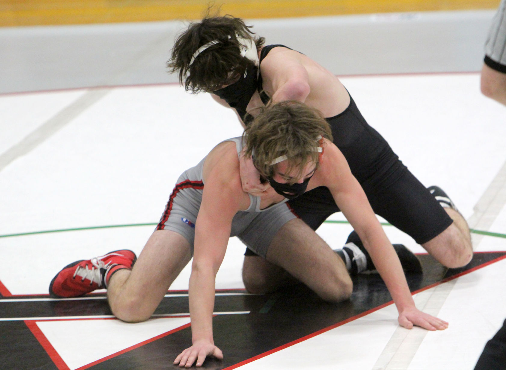 Division 2 prep wrestling regionals at Eau Claire Regis/Altoona 1-30-21